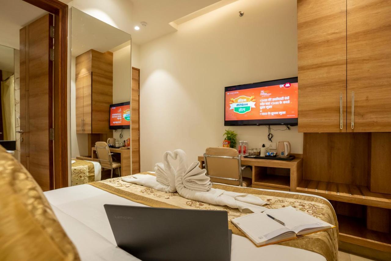 Celebrant Hotel Varanasi Esterno foto