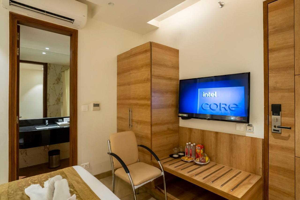 Celebrant Hotel Varanasi Esterno foto