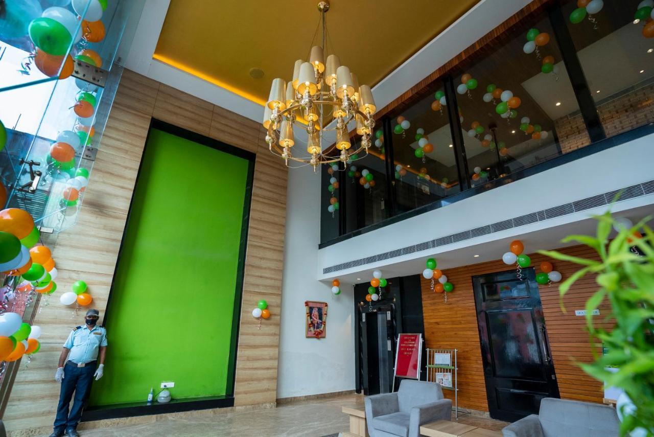 Celebrant Hotel Varanasi Esterno foto