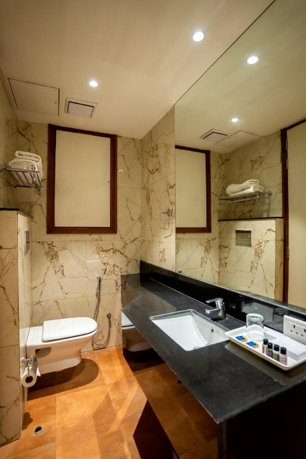 Celebrant Hotel Varanasi Esterno foto